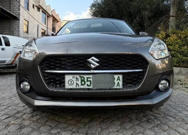 Suzuki Swift 2022 Gray