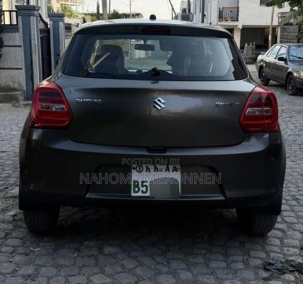 Suzuki Swift 2022 Gray