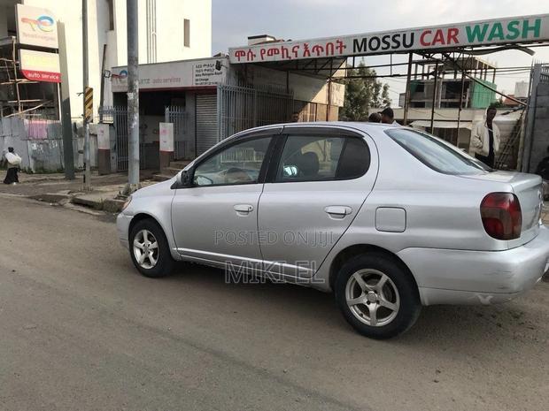Toyota Platz 2001 Silver