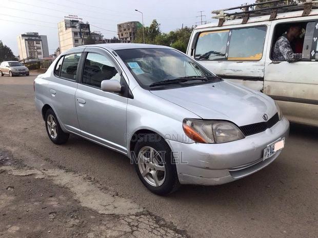 Toyota Platz 2001 Silver