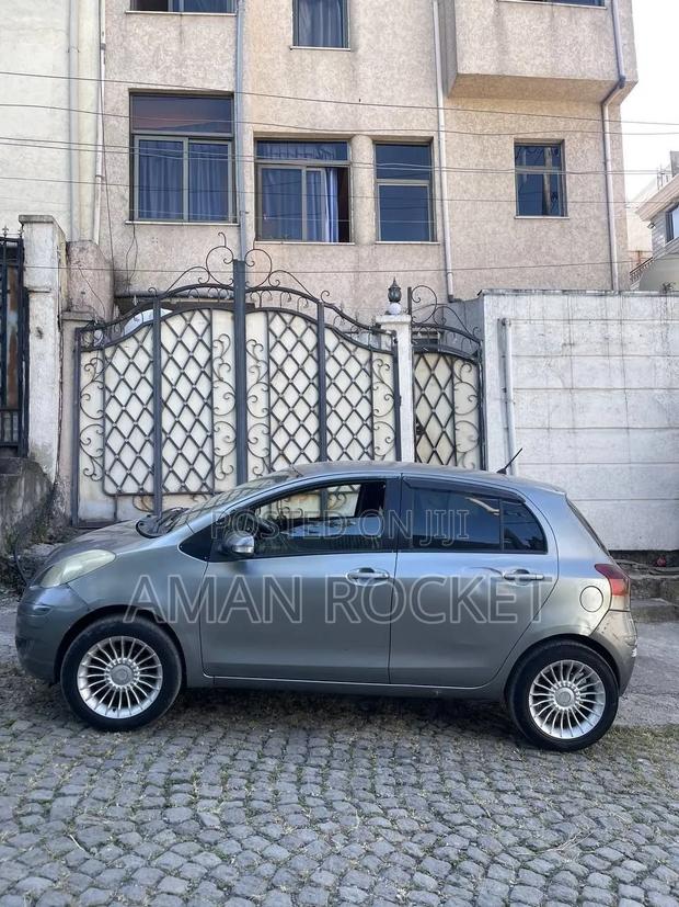 Toyota Yaris 2010 Gray