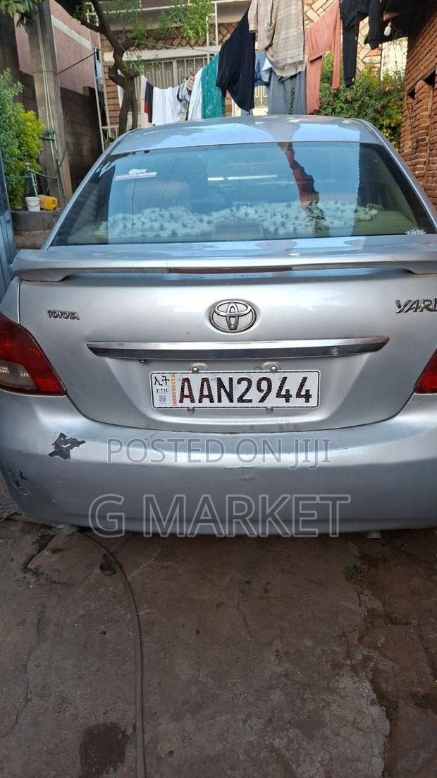 Toyota Belta 2010 Silver