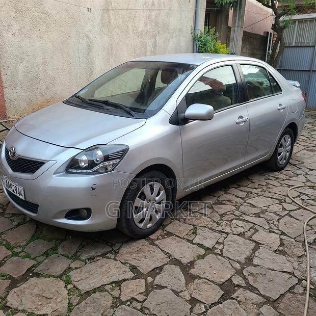 Toyota Belta 2010 Silver
