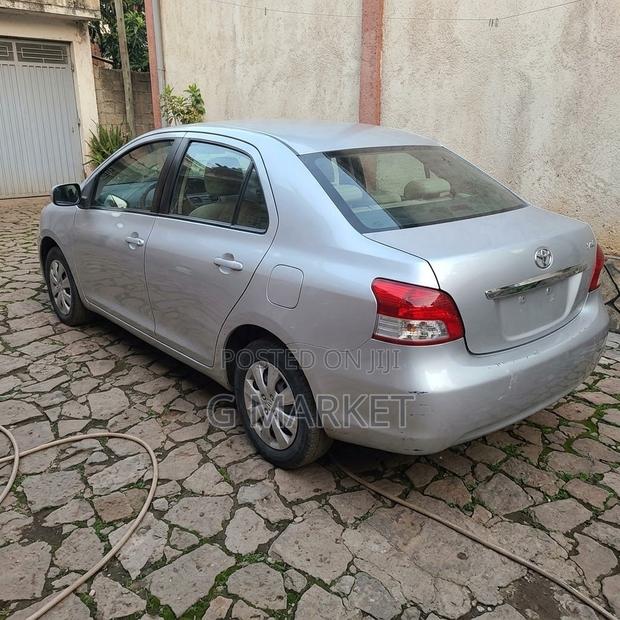 Toyota Belta 2010 Silver