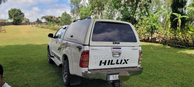 Toyota Hilux 2010 White