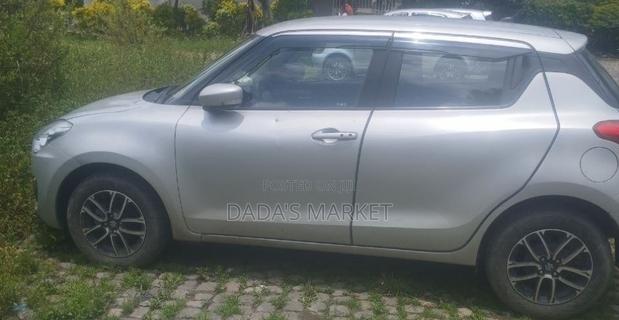 Suzuki Swift 2021 Silver