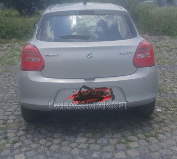 Suzuki Swift 2021 Silver