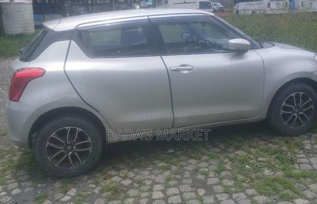 Suzuki Swift 2021 Silver