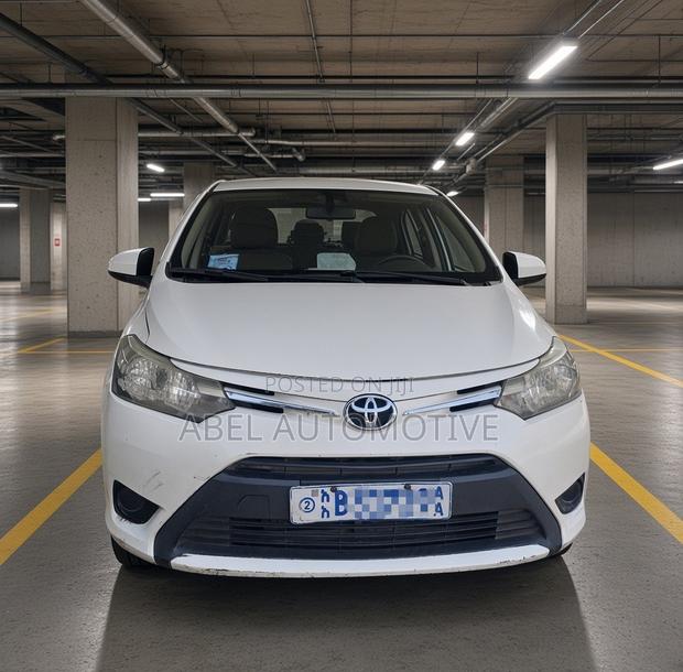 Toyota Yaris L Hatchback 5dr 2015 White