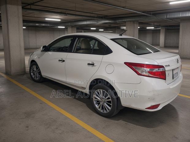 Toyota Yaris L Hatchback 5dr 2015 White