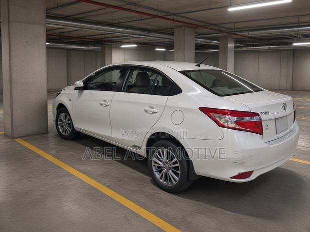 Toyota Yaris L Hatchback 5dr 2015 White