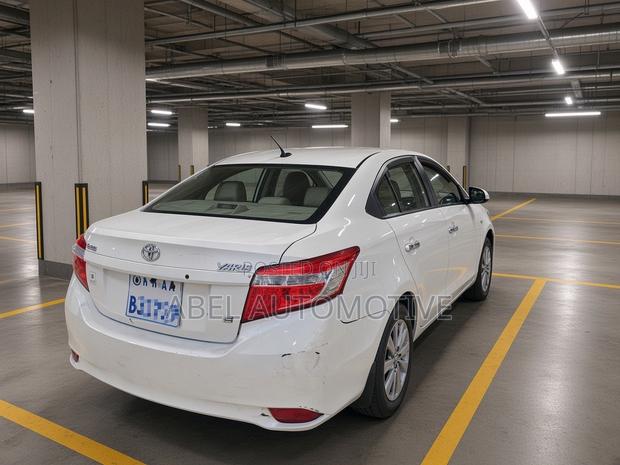 Toyota Yaris L Hatchback 5dr 2015 White