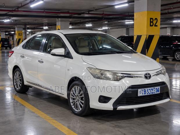 Toyota Yaris L Hatchback 5dr 2015 White