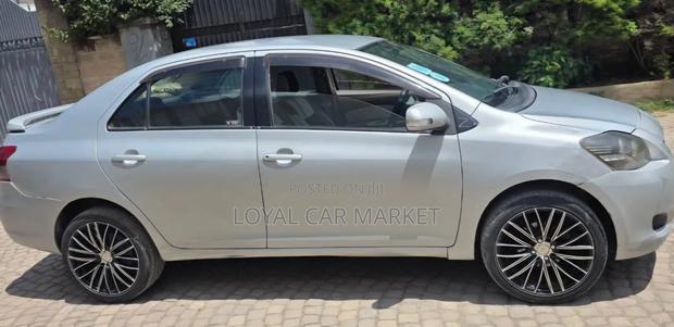 Toyota Yaris 2010 Silver