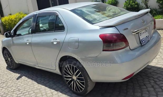Toyota Yaris 2010 Silver