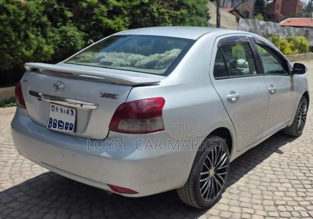 Toyota Yaris 2010 Silver