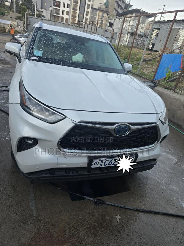 Toyota Grand Highlander Hybrid 2024 White