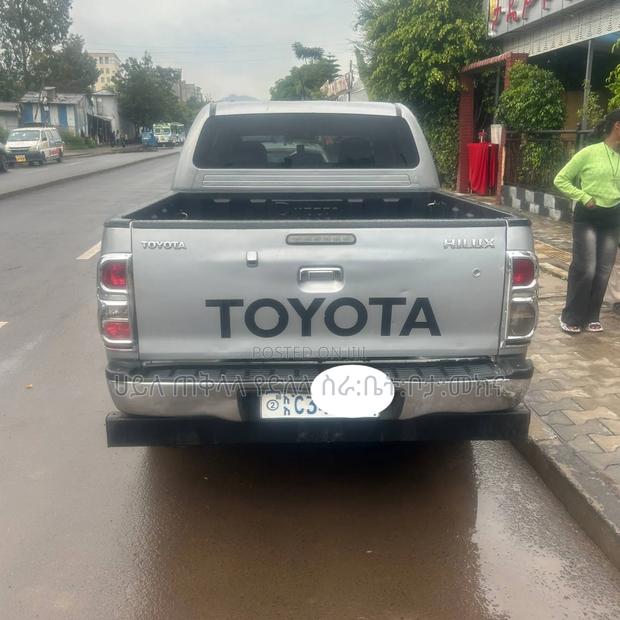 Toyota Hilux 2014 Purple