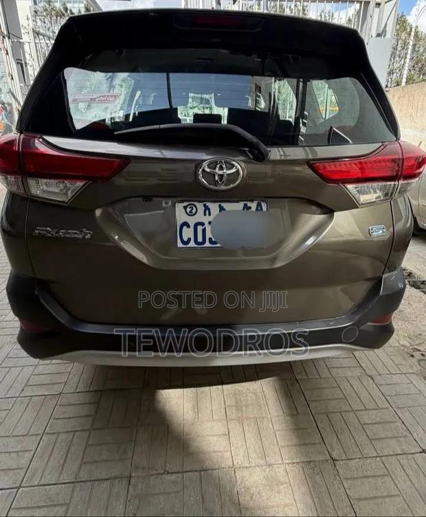 Toyota Rush 2022 Burgundy