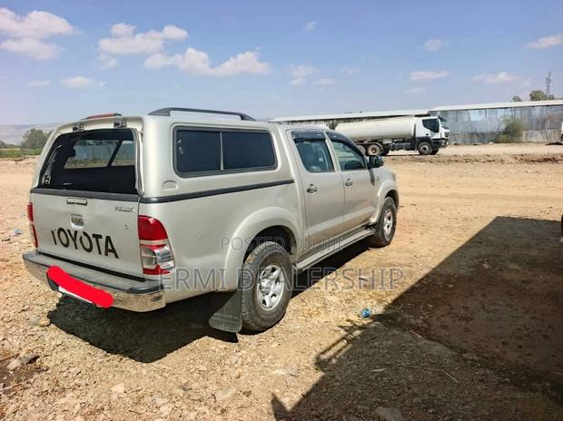 Toyota Hilux 2013 Silver