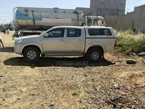 Toyota Hilux 2013 Silver