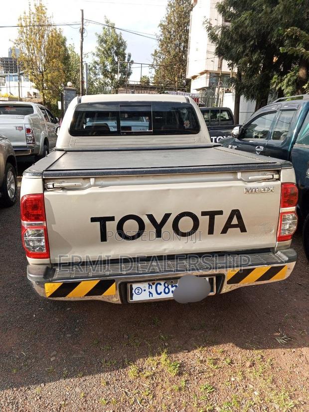 Toyota Hilux 2015 Silver