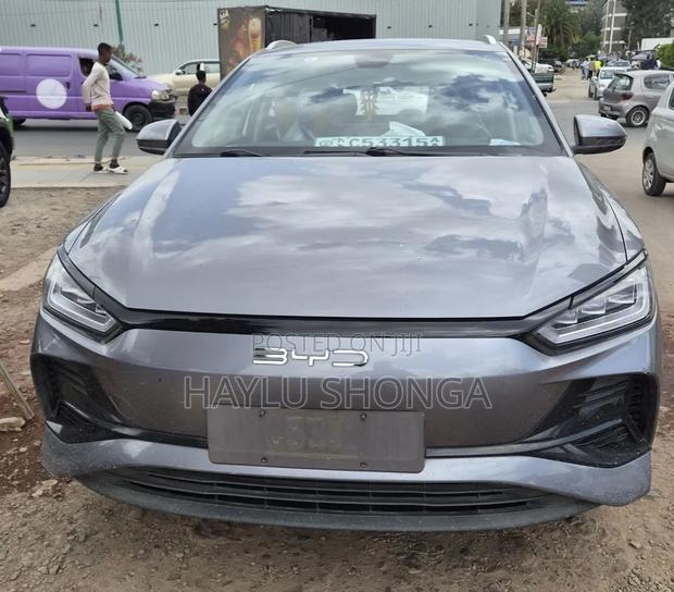 BYD E2 43 kWh 94 hp FWD 2023 Gray