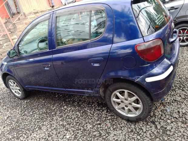 Toyota Vitz 2001 Blue