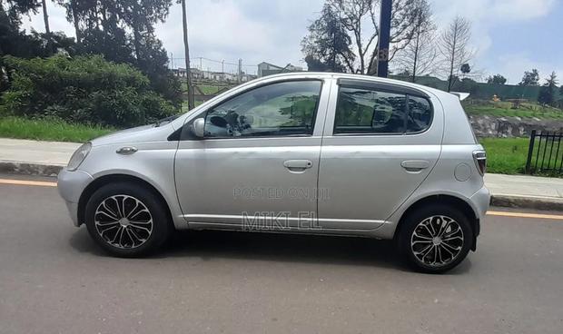 Toyota Vitz 1.0 FWD 5dr 2001 Silver