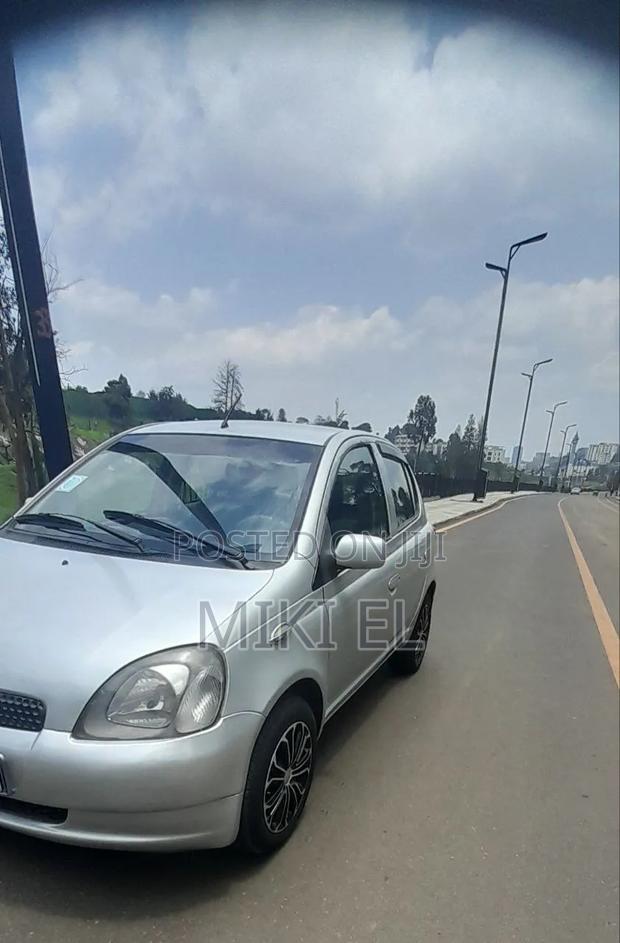 Toyota Vitz 1.0 FWD 5dr 2001 Silver