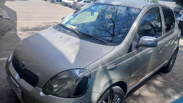 Toyota Vitz 1.0 FWD 5dr 2004 Gray