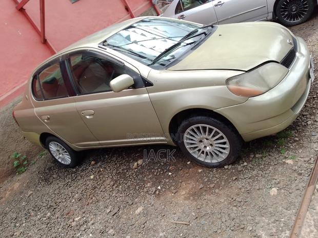 Toyota Platz 2001 Beige