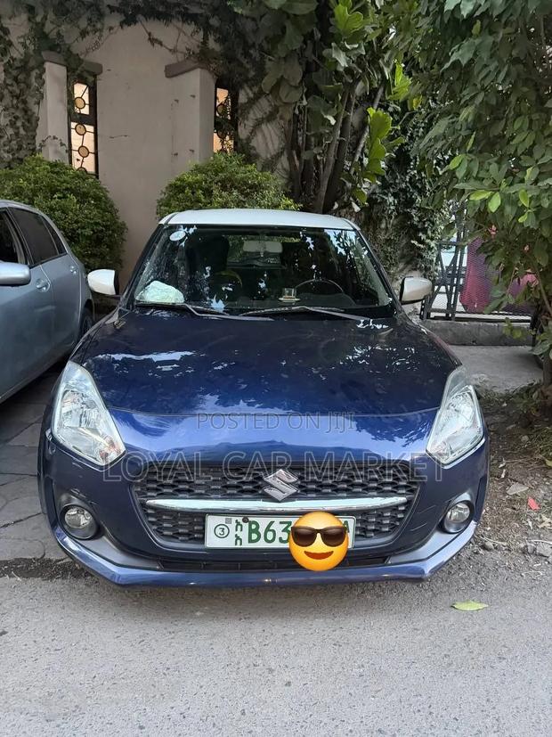 Suzuki Swift 2022 Blue