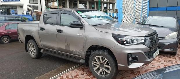 Toyota Hilux 2020 Gray
