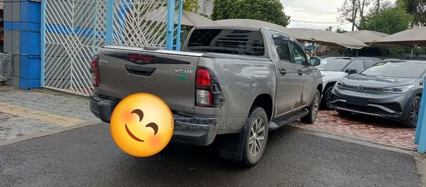 Toyota Hilux 2020 Gray