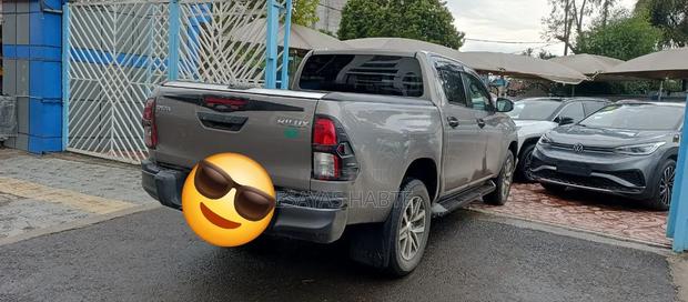 Toyota Hilux 2020 Gray