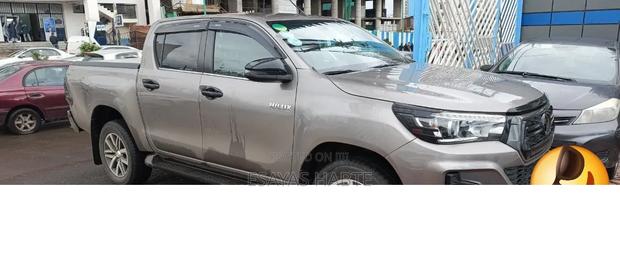 Toyota Hilux 2020 Gray