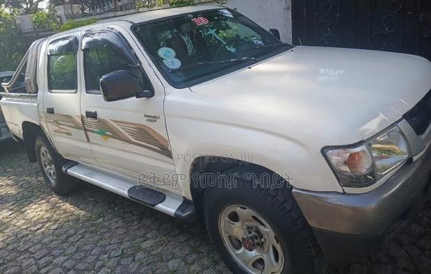Toyota Hilux 2.5 Cab 2005 White
