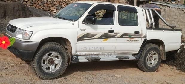 Toyota Hilux 2.5 Cab 2005 White