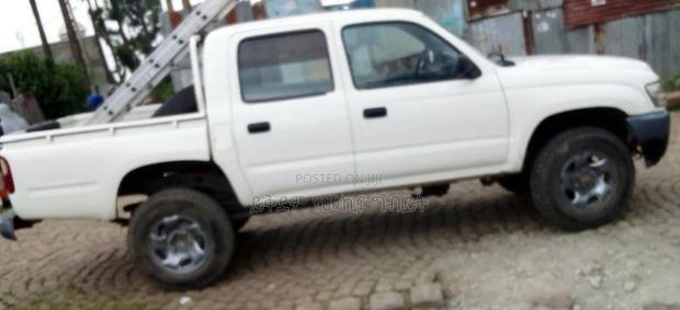 Toyota Hilux 2.5 Cab 2005 White