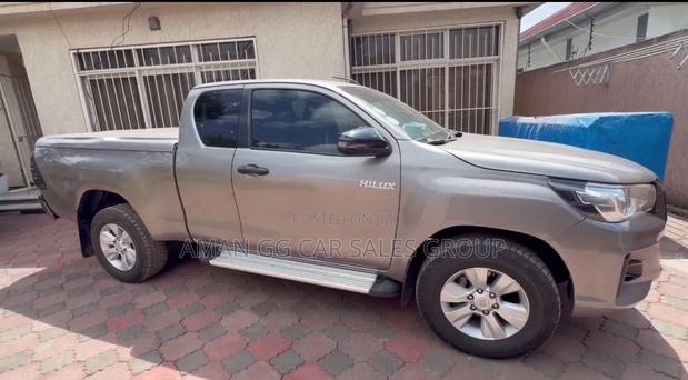 Toyota Hilux 2020 Purple
