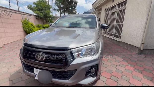 Toyota Hilux 2020 Purple
