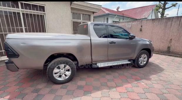 Toyota Hilux 2020 Purple