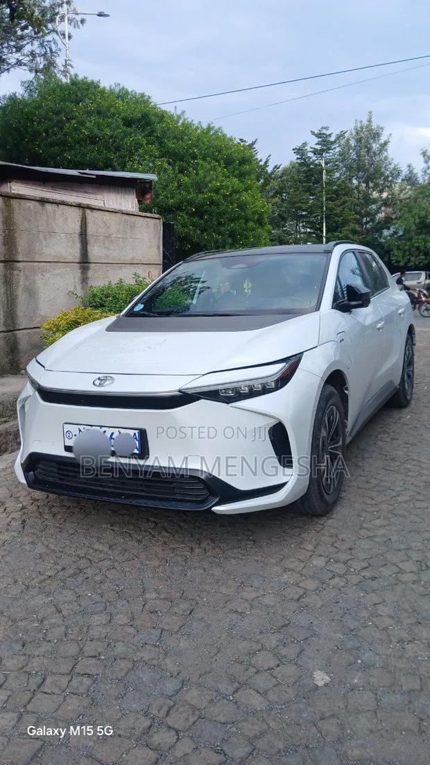 Toyota bZ4X 2025 White