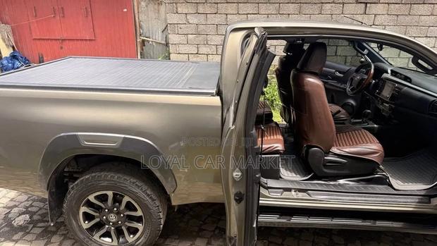 Toyota Hilux 2021 Gray