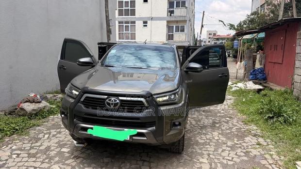 Toyota Hilux 2021 Gray