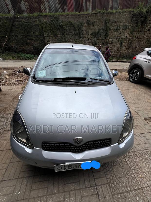 Toyota Vitz 2002 Silver