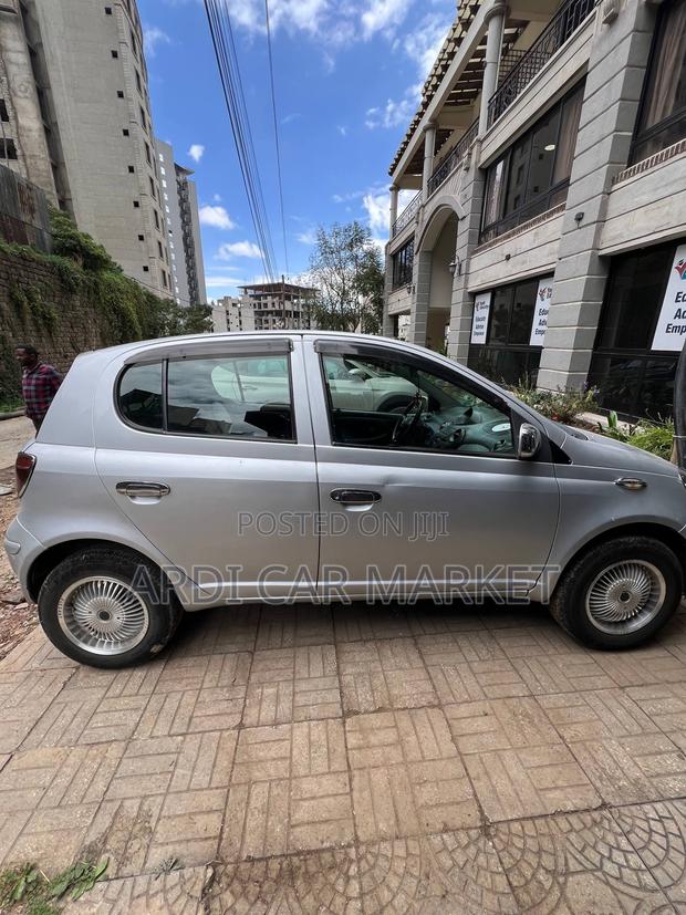 Toyota Vitz 2002 Silver