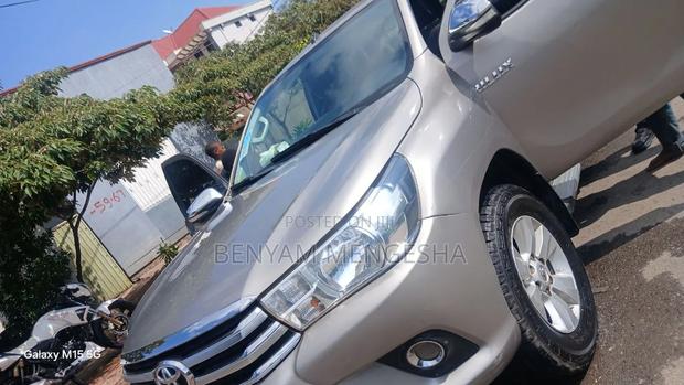 Toyota Hilux Revo Smart Cab Deisel 2.4 RWD 2017 Beige
