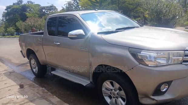 Toyota Hilux Revo Smart Cab Deisel 2.4 RWD 2017 Beige